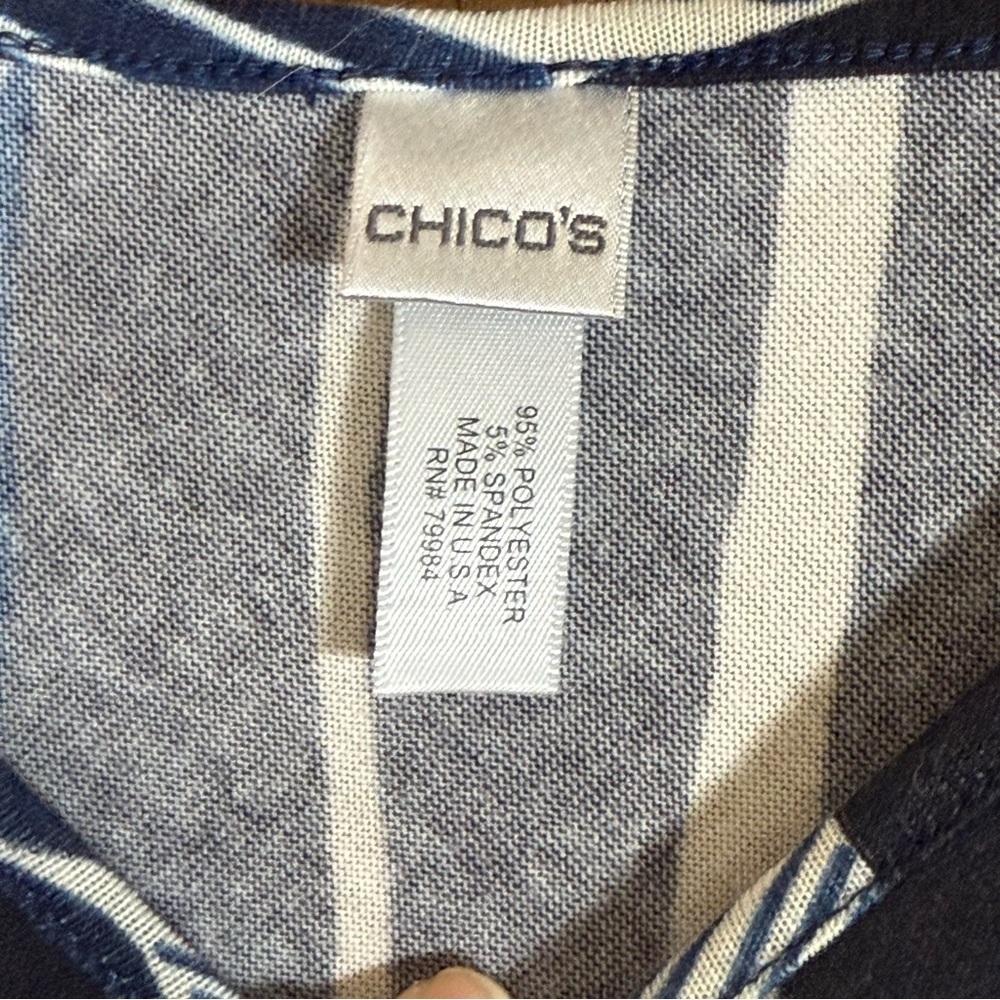 Chico’s Navy Floral Asymmetrical Poncho Top Blue White One Size - Picture 2 of 3